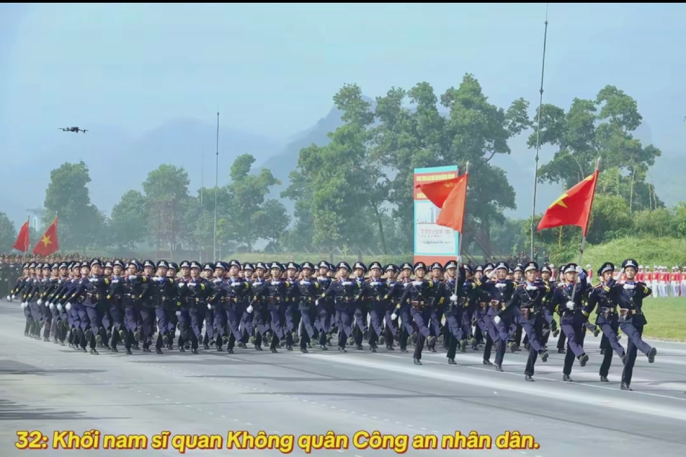 Khối nam sĩ quan Không quân Công an nhân dân